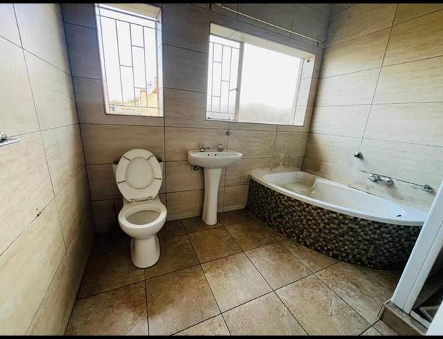 8 BEDROOM HOUSE FOR SALE IN BOKSBURG NORTH